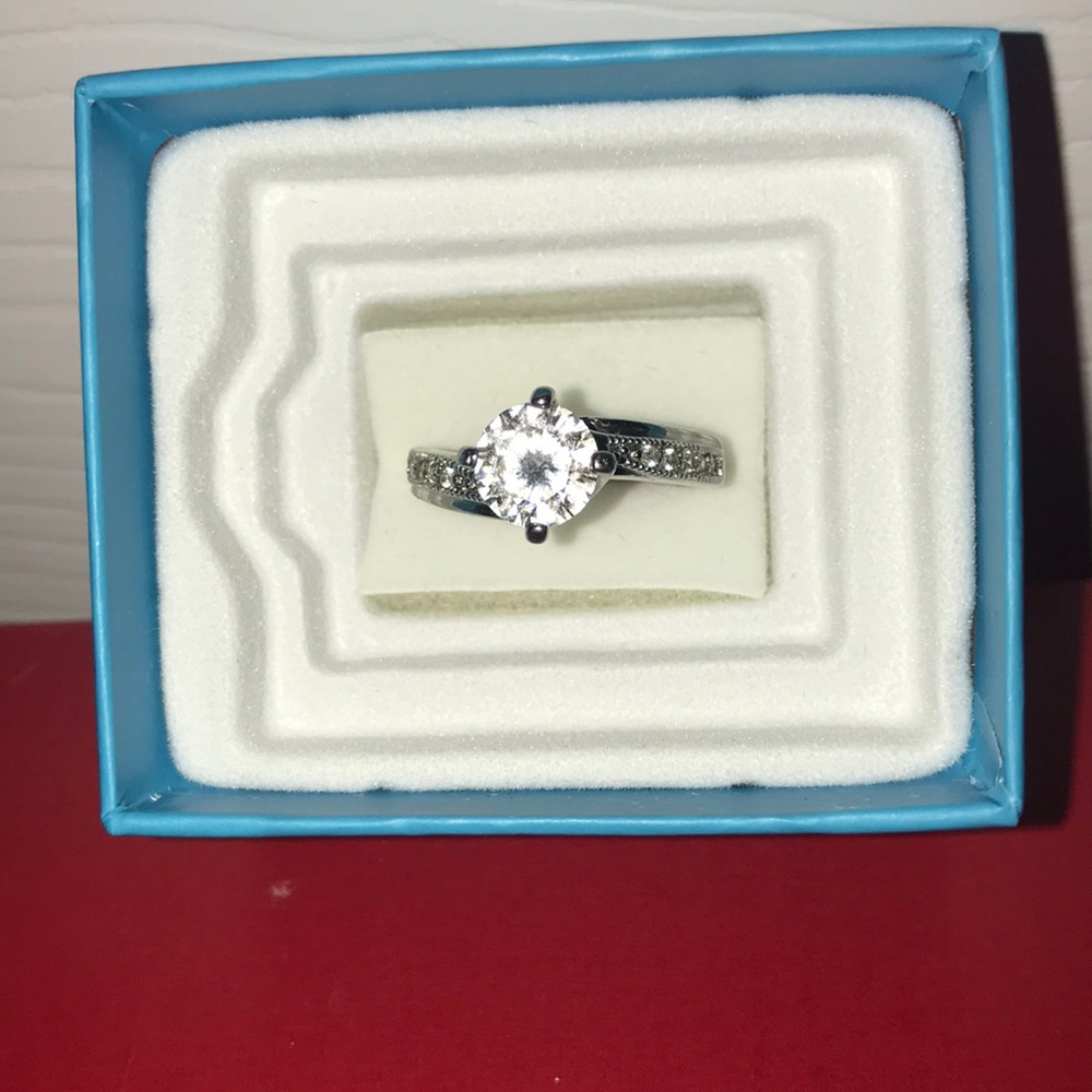 Cubic zirconia silver ring